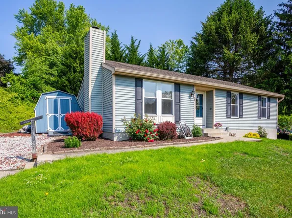 1300 Fairway Dr, Westminster, MD 21158