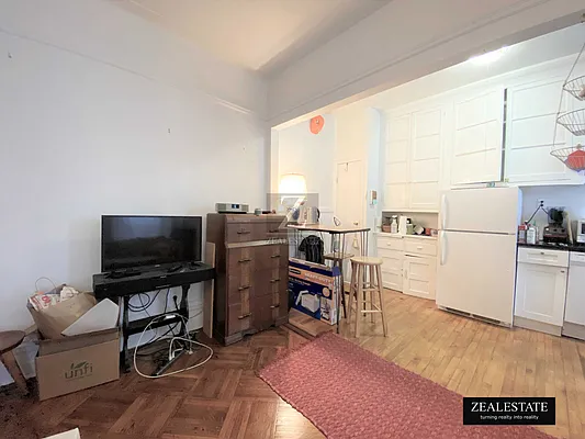 Rented by ZealEstate Group Inc | media 28