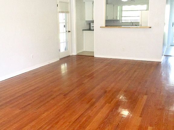 4th image of 428 Manhattan Ave