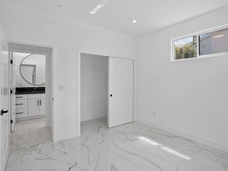 2219 Belmont Ln — Photo 6