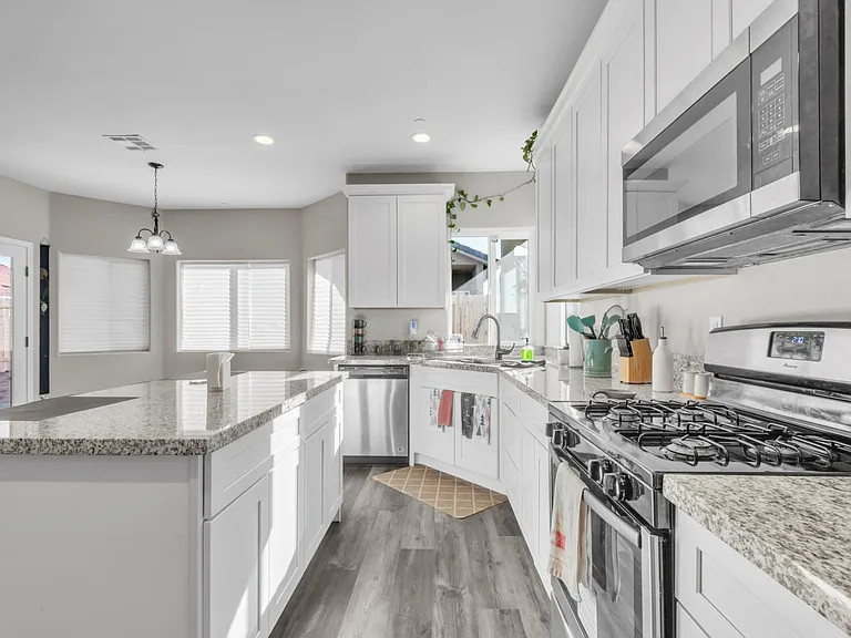 9498 Village Center Dr — Photo 9