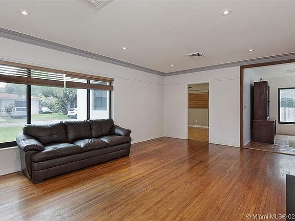 5th image of 8820 NE 9th Ct