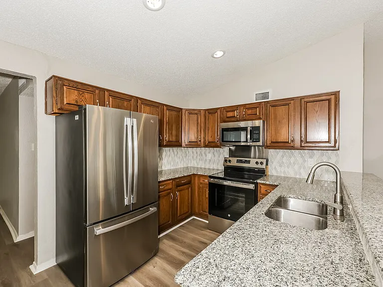 4008 Shackelford Dr — Photo 7