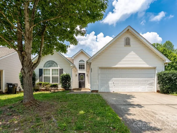 6857 Parkers Crossing Dr, Charlotte, NC 28215