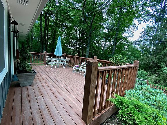 5th image of 254 Silverwood Dr