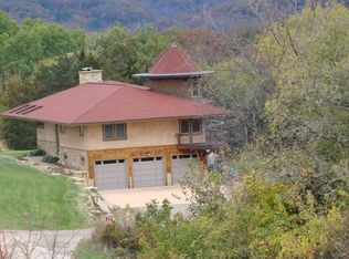 4774 Chimney Rock Rd, Dodgeville, WI 53533