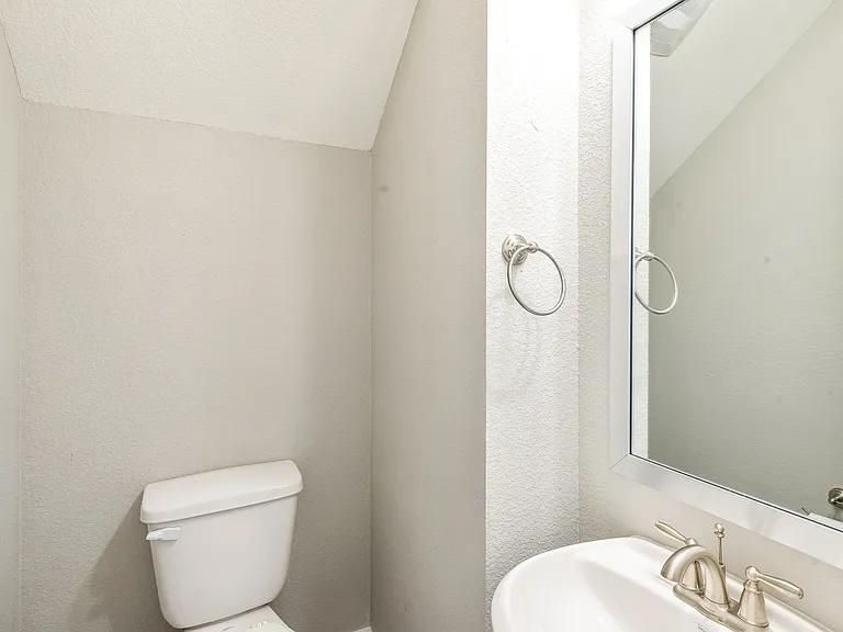 2133 Lovedale Ave #204 — Photo 6