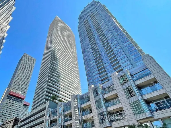 2221 Yonge St, Toronto, ON