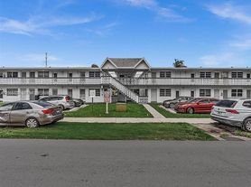 15 NW 204th St, Miami Gardens, FL