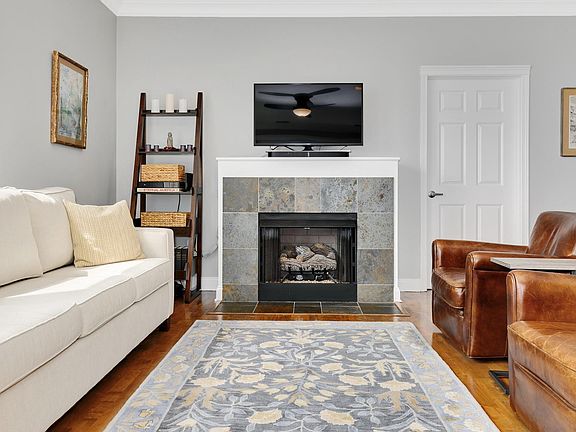 5th image of 2330 W Saint Paul Ave APT 503