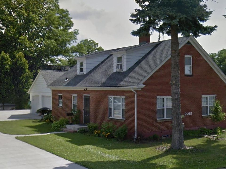 1st image of 2215 Oakwood Dr