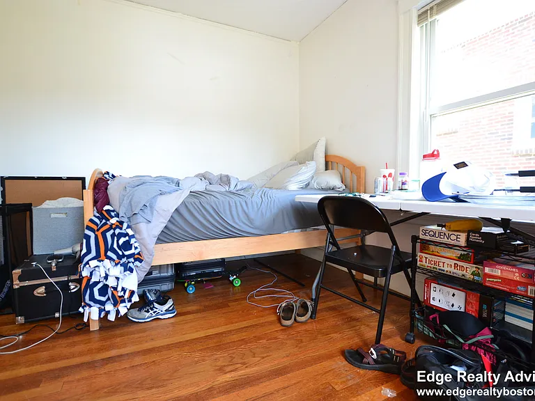 289 Foster St #1 — Photo 4