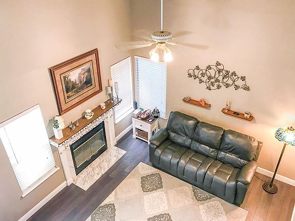 3rd image of 9156 Laguna Center Cir