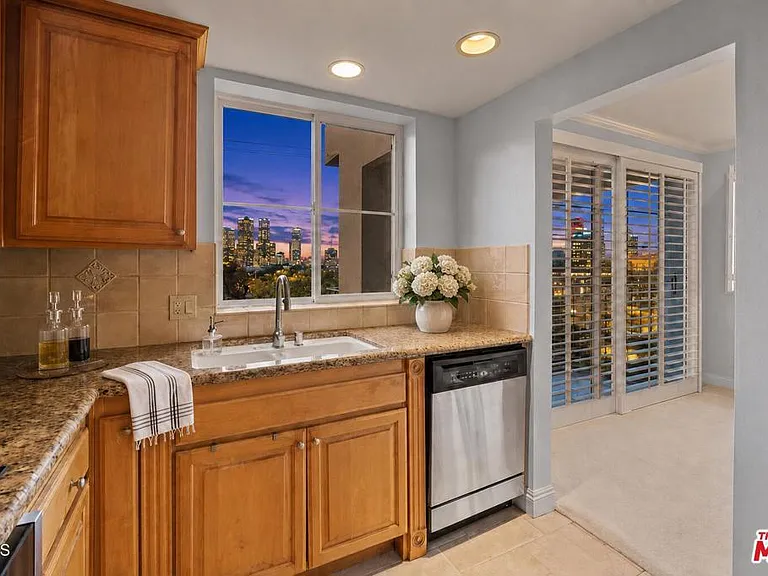 1830 Pelham Ave #301 — Photo 3