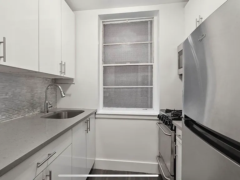408 W 34th St #1L — Photo 5