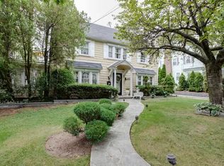 121 Arleigh Rd, Douglaston, NY 11363