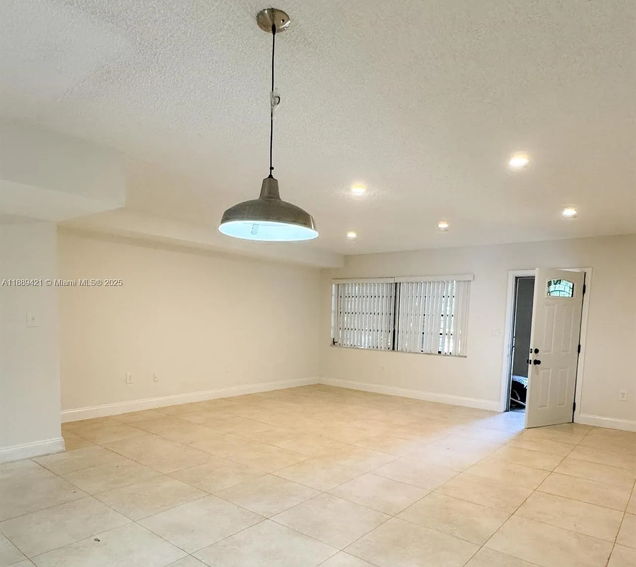 2 bed, 2.5 bath, 1780 sqft, $3,000 — Photo 2