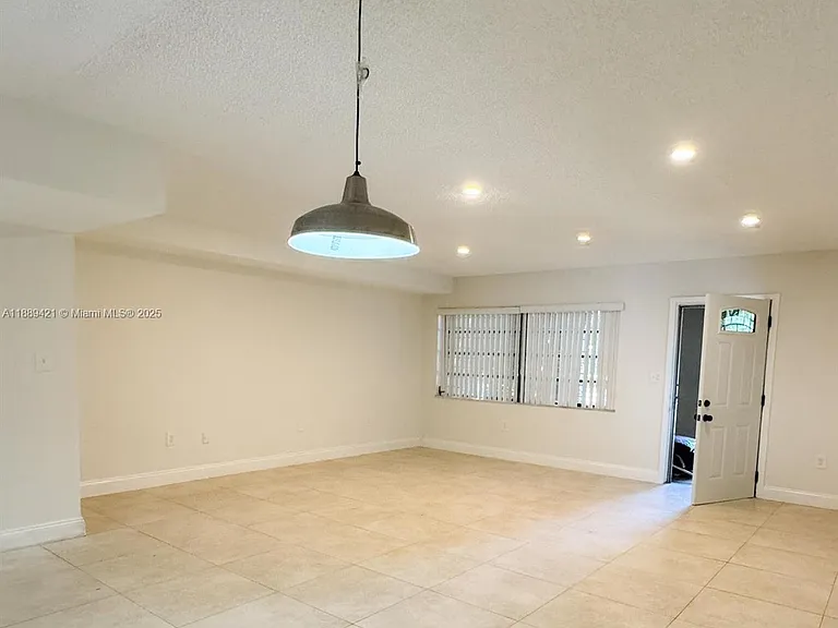 1925 Sans Souci Blvd — Photo 2