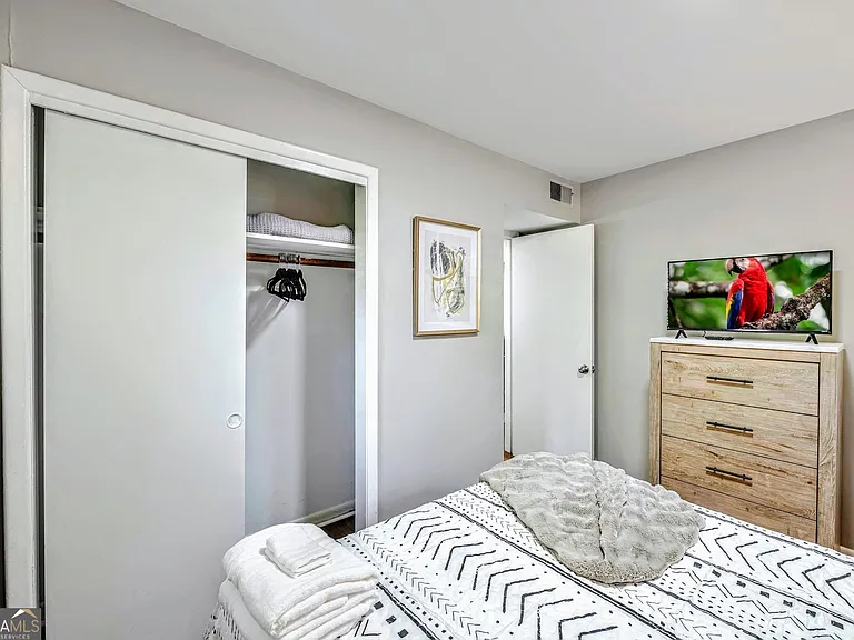 2858 Rosehill St #5 — Photo 8