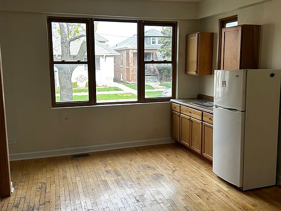 3rd image of 2728 N Mulligan Ave #1F