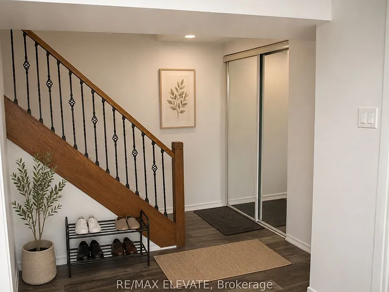 144 Crow Trl W — Photo 2
