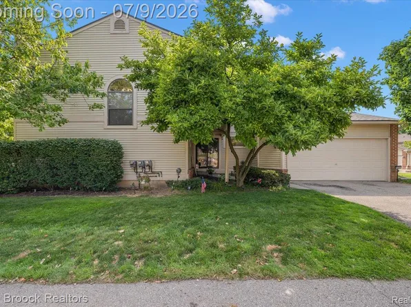 5601 Drake Hollow Dr W, West Bloomfield, MI 48322