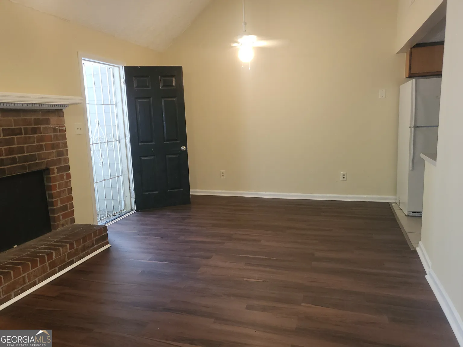3 bed, 1600 sqft, $1,795 — Photo 2