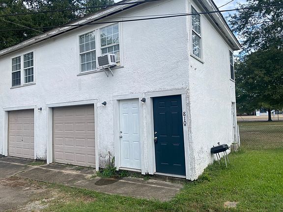2nd image of 810 1/2 W Wood St