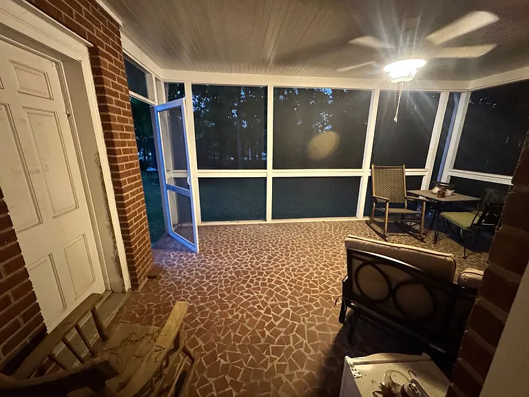906 Crescent Cir — Photo 11
