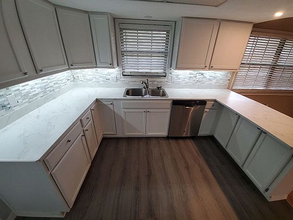 4th image of 3515 Trout Ave