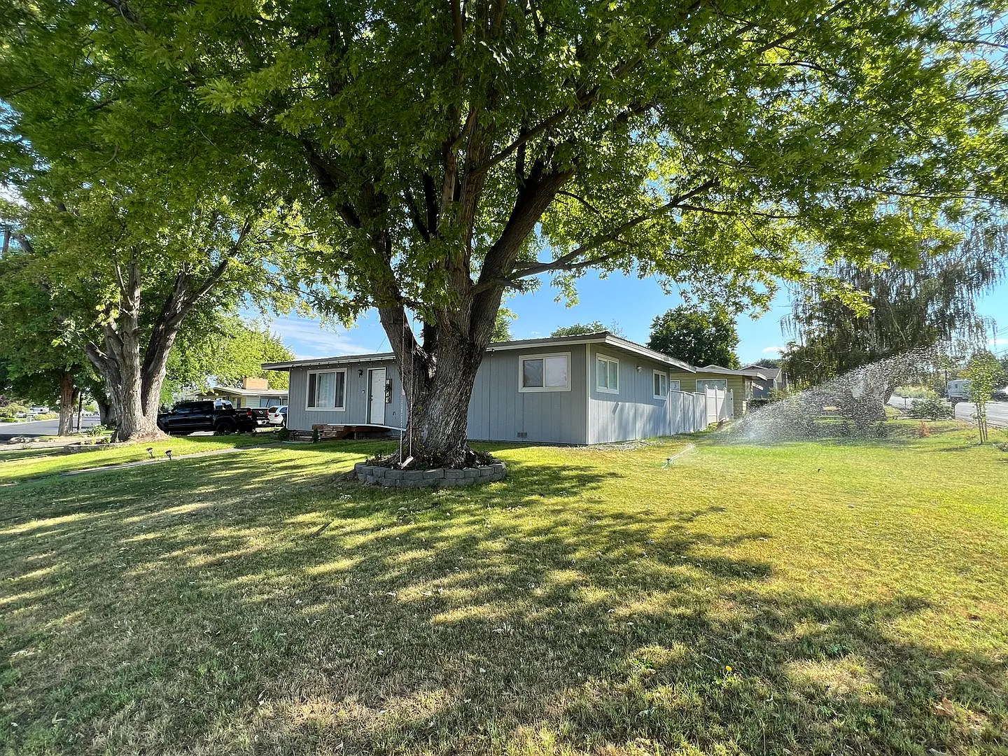 Cozy Home on Corner Lot! — Photo 2