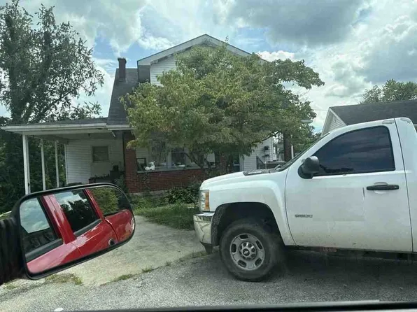 702 Gartrell Ct, Ashland, KY 41101