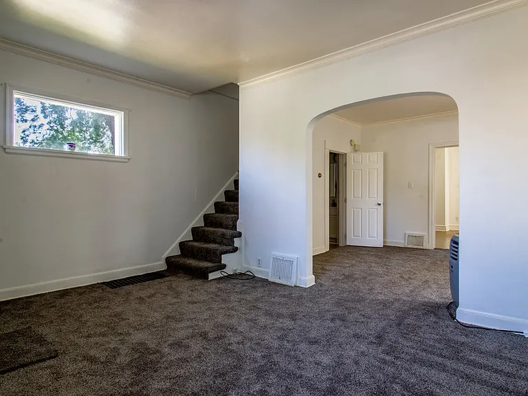 1612 Baxter Ave — Photo 3