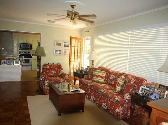 5th image of 707 Beverly Way