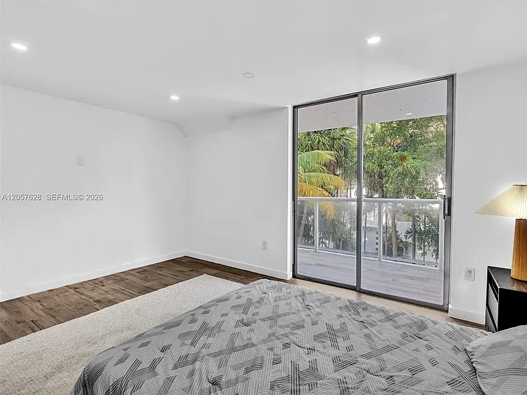 10000 W Bay Harbor Dr #201 — Photo 27