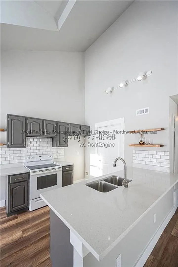 3 bed, 2.0 bath, 1290 sqft, $1,650 — Photo 3