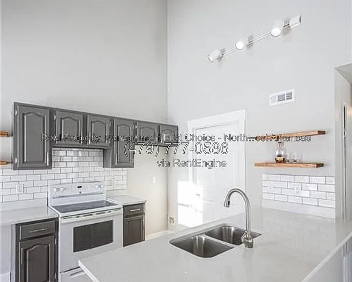 2407 W Ash St — Photo 3