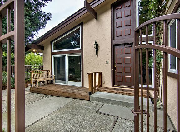 3rd image of 1024 Cathcart Way