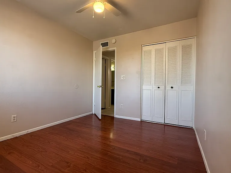 2231 W Fremont Dr — Photo 16