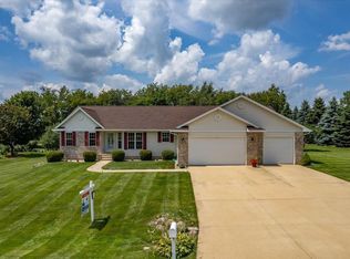 6273 Irving Dr, Sun Prairie, WI 53590
