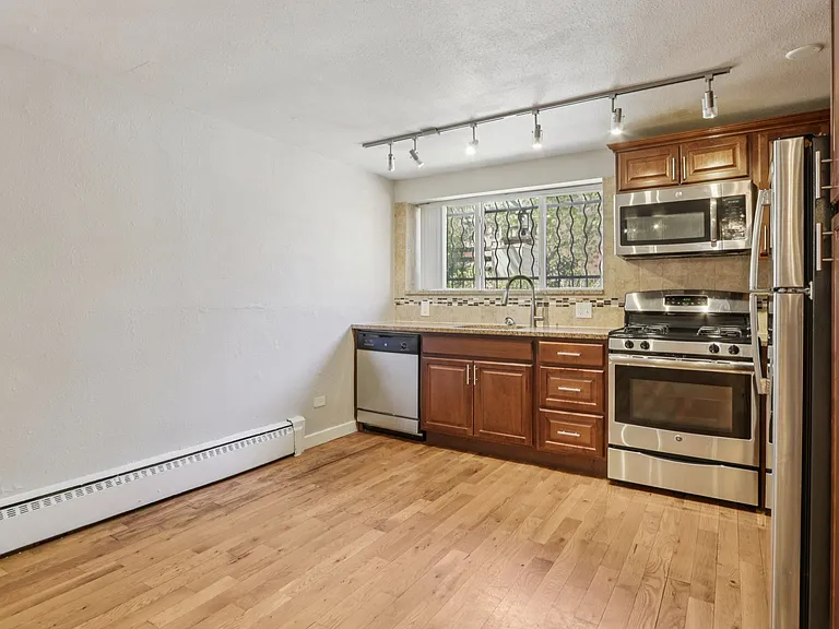 1580 Detroit St — Photo 17