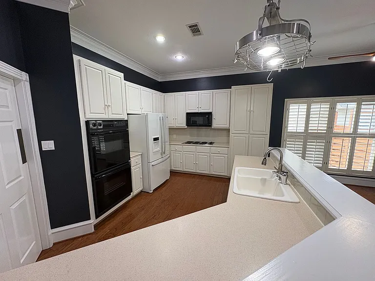 1204 W 39th St — Photo 15