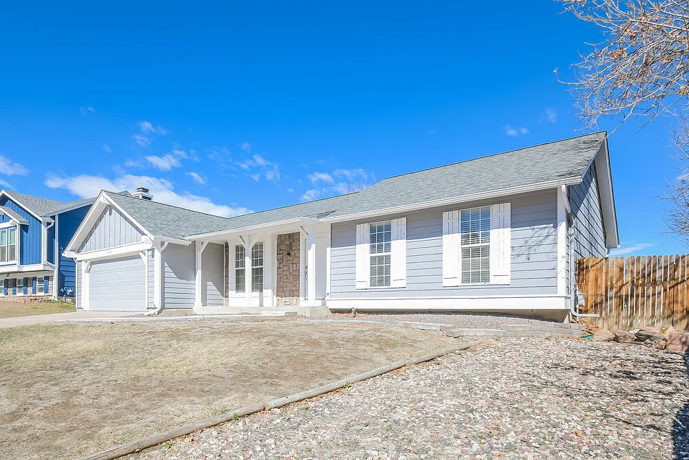 4 bed, 2.0 bath, 2370 sqft, $4,330 — Photo 4