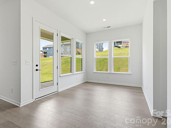5th image of 5068 Duval Cir