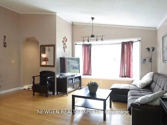 2nd image of 11 Lawrence Cres
