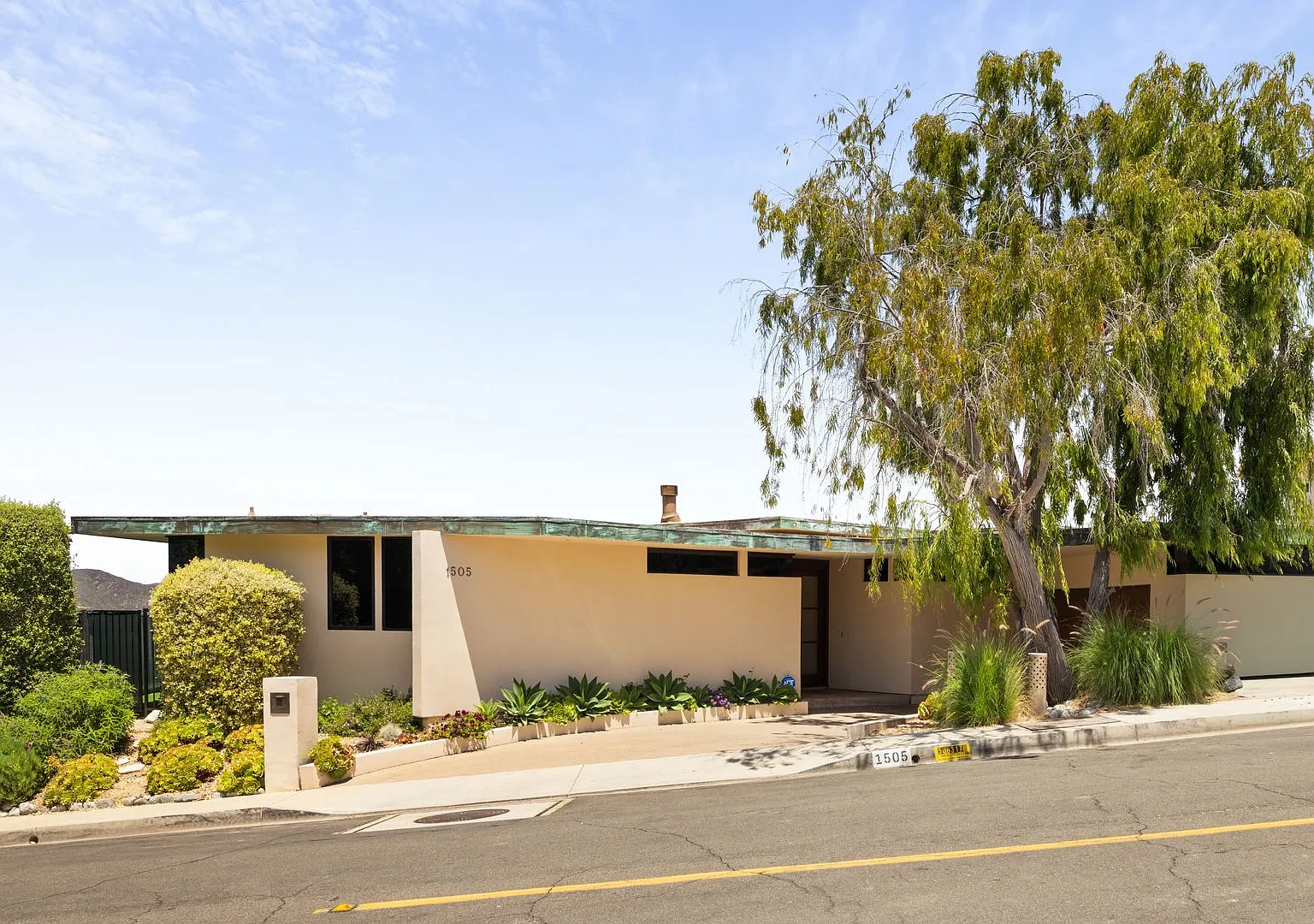 Picturesque Views From This Modern Masterpiece! — Photo 1