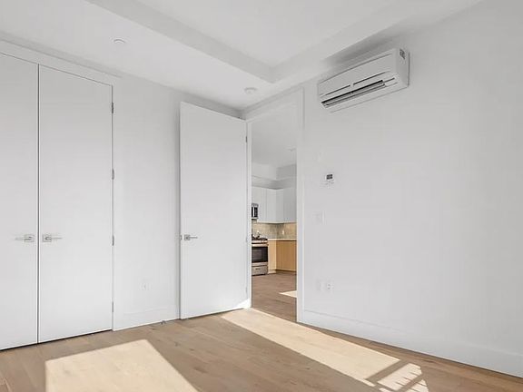 4th image of 58 Vanderbilt Ave #4B