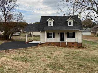 121 Moss Ln, Boiling Springs, SC 29316