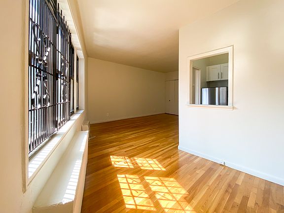4th image of 306 W 47th St APT 4A