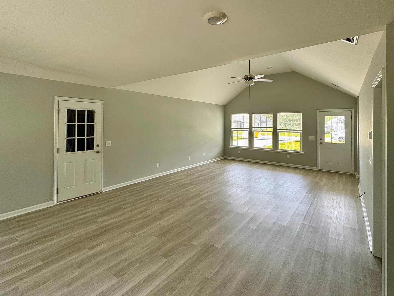 4 bed, 1500 sqft, $2,350 — Photo 4